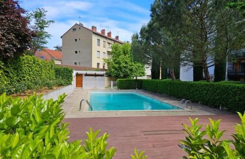 Villefranche-sur-Saone Apartment | Le Montesquieu, Appartement 2 à 4 personnes, Garage Privé