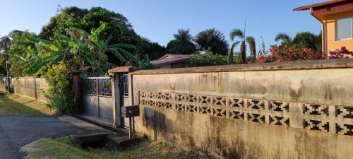 Remire Montjoly Apartment | Le Morpho - vue sur jardin et terrasse privée