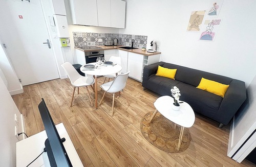 Coutures Apartment | Le Petit Barbusse - close to city center - wifi - netflix