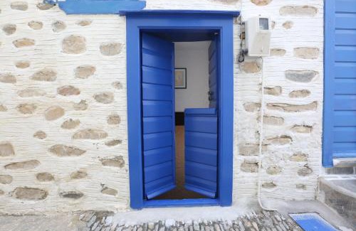 Ano Siros House | Le petit château
