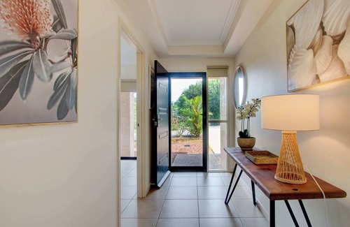 Mission Beach House | Le Reve~ Wake up to sunrises and tropical breezes!