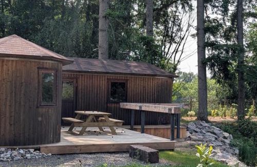 Roye Ski Chalet | Le Tanin - Cabane pour 2, terrasse partagée, pêche & nature au top