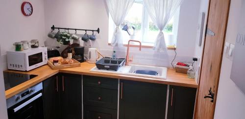 Guegon House | Le Vieux Moulin Gites - Detached cottage with garden views and pool