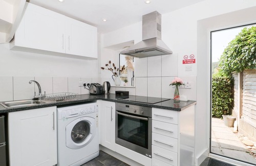 Eype Cottage | LEA COTTAGE, pet friendly, character holiday cottage in Eype