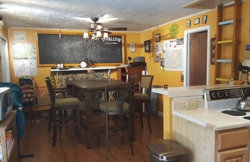 Balsam Grove House | Leaf Peeper Alert ! near Brevard with RV/EV port. Sleeps 12 Pets welcome.