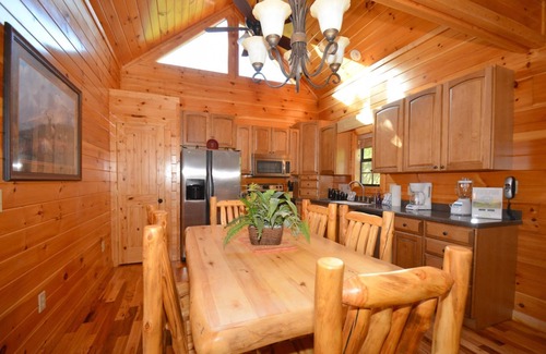 Sevierville Cabin | Leaf-Peeping & Mountain Views
