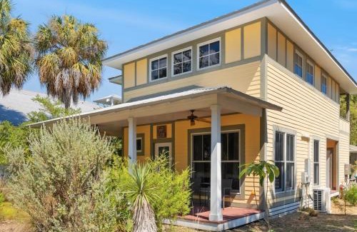 Cedar Key House | Leaning Oak Bungalow