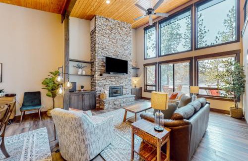 Harrison House | Leaning Pine Point at Half Round Bay