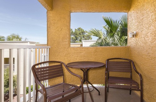 Las Vegas Resort | Leave your worries at the door!