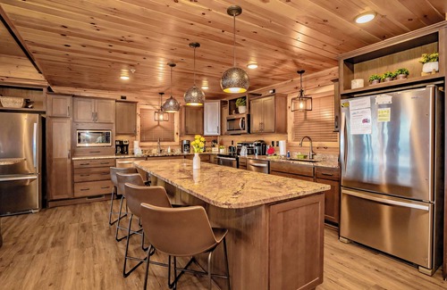 Gatlinburg - Pigeon Forge Cabin | LeConte Overlook: SPECTACULAR VIEWS! Resort Pool, Home Theater, Game Room, near Attractions!