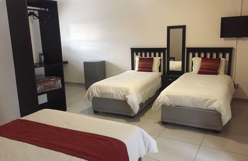 Maun Cabin | Lediba Guest lodge