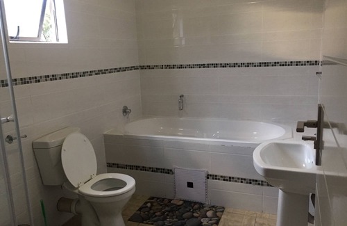 Maun Cabin | Lediba Guest lodge