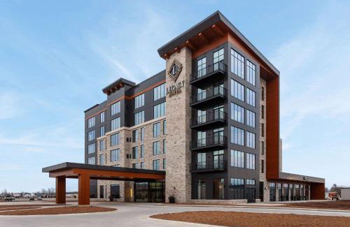 Green Bay Hotel | Legacy Hotel, Trademark Collection by Wyndham
