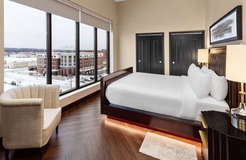 Green Bay Hotel | Legacy Hotel Trademark Collection By Wyndham