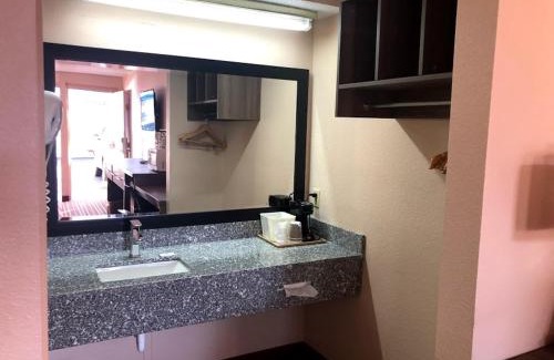 Gallatin Hotel | Legacy Inn - Gallatin