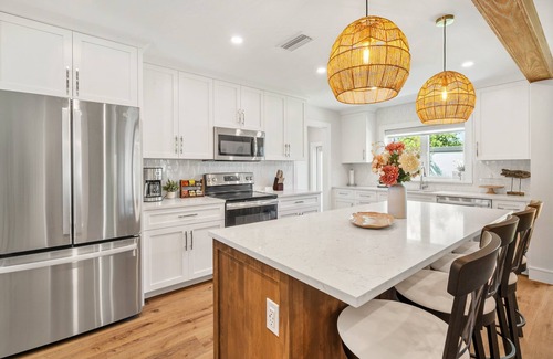 Sarasota House | Legacy's Palm of Paradise | Private Pool + Putt Putt Course