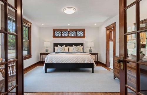 Franklin House | Leiper's Retreat - Secluded 3 BDR Craftsman Home