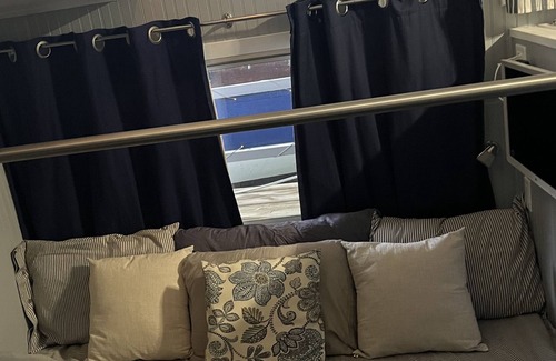 Hixson Boat Rental | Leisure Time!! Quite little cove to relax .