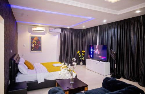 Ajah Villa | LEKKI SECRET MANSION 'n' SWIMMING POOl