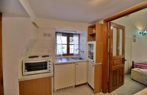 Hydra House | Lelas house 2-level Apartment "Mandraki"