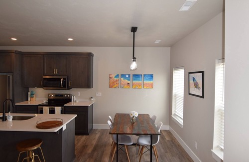 Ammon House | Lemon Sunburst - Family Friendly Property