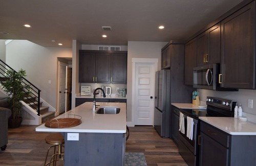 Ammon House | Lemon Sunburst - Family Friendly Property