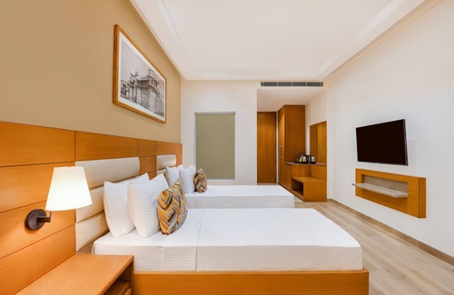 Agra Hotel | Lemon Tree Hotel Agra