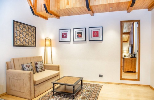 Srinagar Hotel | Lemon Tree Hotel Srinagar