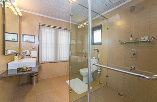 Srinagar Hotel | Lemon Tree Hotel Srinagar