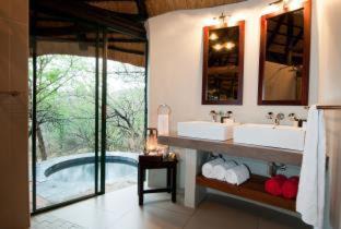 Jozini Cabin | Leopard Mountain Safari Lodge