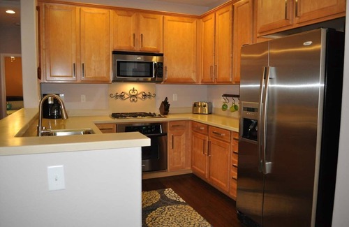 North Natomas House | LePark YELLOW with Pool & Spa Next to Downtown Golden One Airport