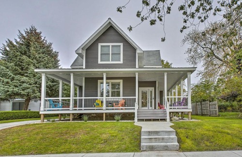 Ludington Apartment | Less Than 1 Mi to Dtwn Ludington Bright Lower-Level Unit