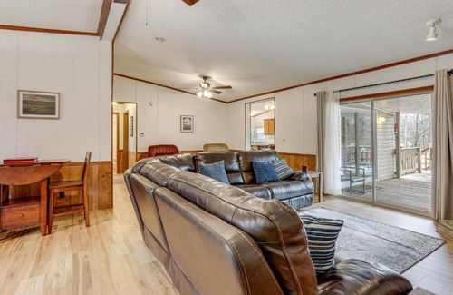 Higden House | Less Than 1 Mi to Greers Ferry Lake Dog-Friendly Home!