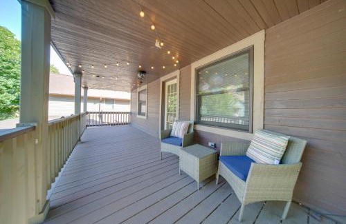 Tremont Apartment | Less Than 3 Mi to Dtwn Cleveland Apt with Deck and Wet Bar