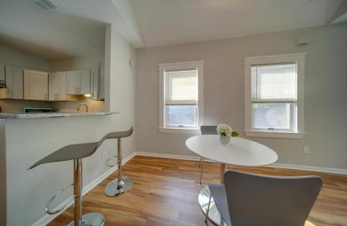 Tremont Apartment | Less Than 3 Mi to Dtwn Cleveland Apt with Deck and Wet Bar