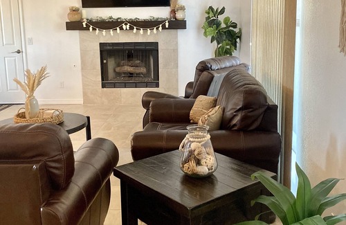 Lake Havasu City House | Less than 5mins to London Bridge & Lake 3 BR w/spa