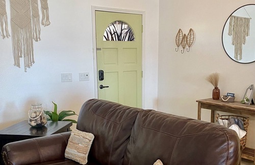 Lake Havasu City House | Less than 5mins to London Bridge & Lake 3 BR w/spa