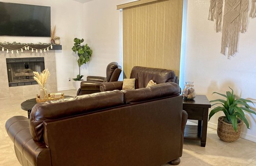 Lake Havasu City House | Less than 5mins to London Bridge & Lake 3 BR w/spa