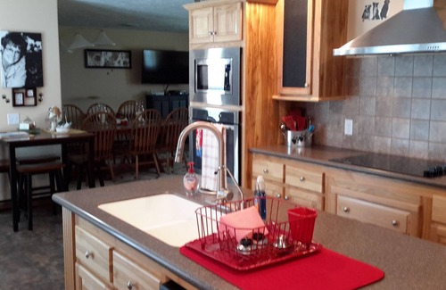 Labadie House | LESS THAN 8 MILES TO PURINA EVENT CENTER, PET FRIENDLY WITH FENCED AREAS
