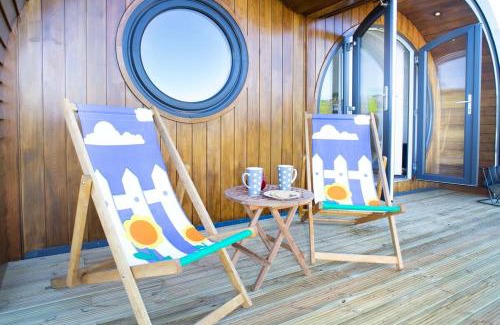 Llandysul Other | Let's Glamp Retro - Queen