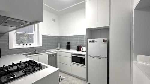 Manly Apartment | Level Access, 2 Mins Walk to Corso, Wharf, Harbour