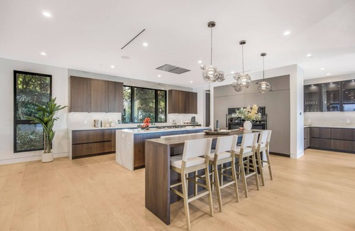 Sherman Oaks Villa | Levitt Lane - Contemporary Modern Two-Level Sherman Oaks Home