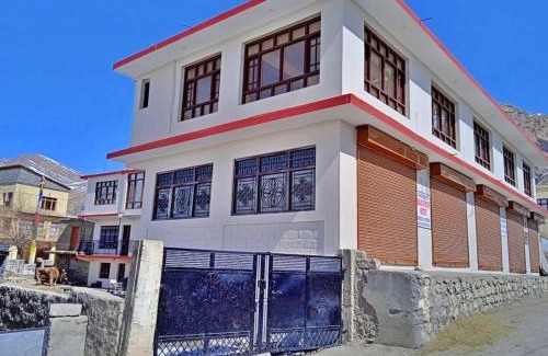 Kaza House | Lhasa Norling Homestay By StayApart