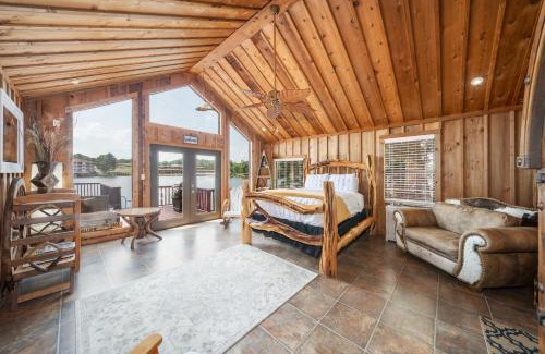 Rockwell House | Liams Lodge-Peaceful Cabin Panoramic Lake Views