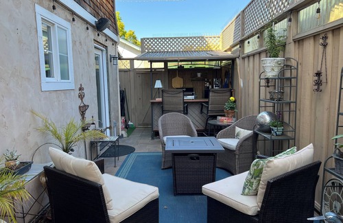 Capitola House | Library by the Sea - 2BR home in beautiful Capitola