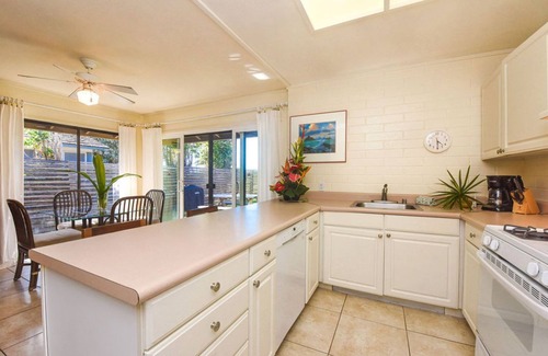 Kailua Cottage | licensed NUC no 90/TVU-0326 Serenity Beachfront Cottage