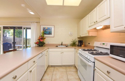 Kailua Cottage | licensed NUC no 90/TVU-0326 Serenity Beachfront Cottage