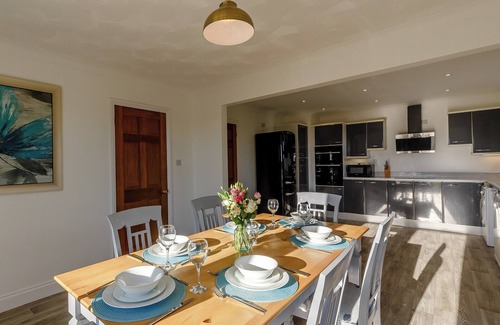 Gissing Cottage | Lie back and count the stars whilst lazing in the hot tub.