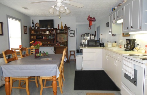 Baldwin House | Life on the farm with Pool! 1+ hour to ATL, Close to great hiking in No GA Mtns