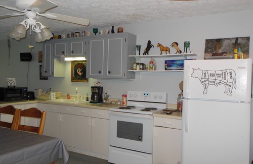 Baldwin House | Life on the farm with Pool! 1+ hour to ATL, Close to great hiking in No GA Mtns